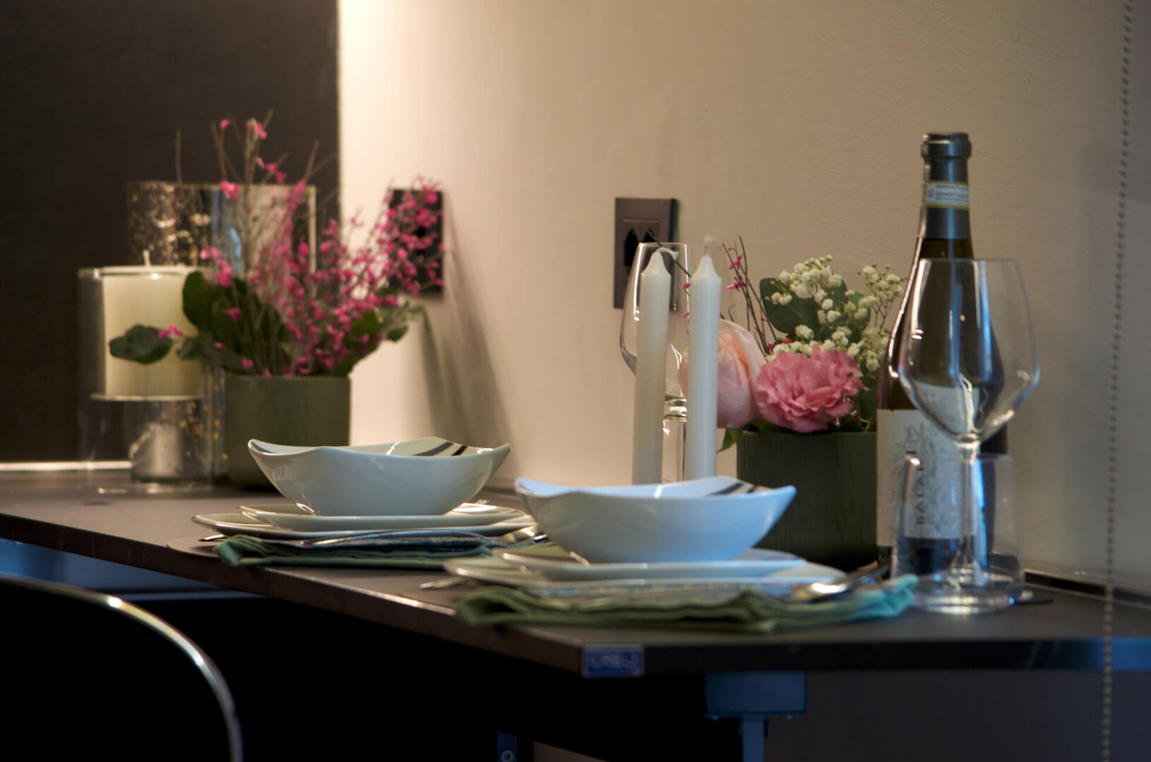Prepare a romantice dinner in the Custom made CREO kitchen